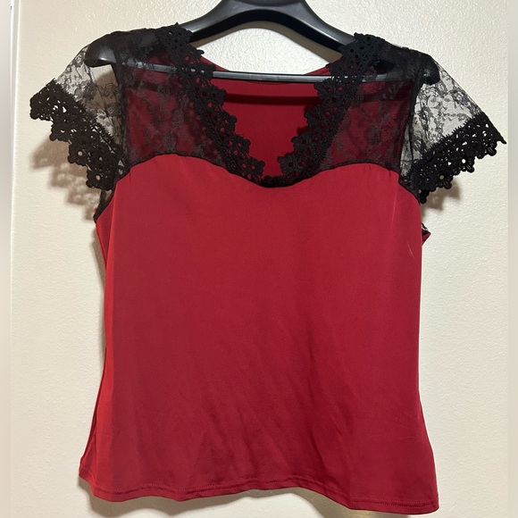 NWOT- SHEIN Maroon w/ black lace short sleeve blouse- size L(says1xl) - Picture 1 of 9